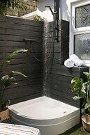 Luxe Experience - Premium Central House