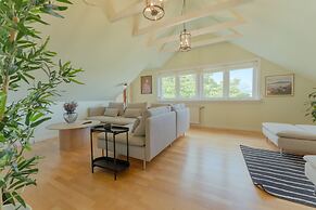 Large Penthouse Apt - Downtown - Marina