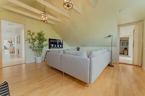 Large Penthouse Apt - Downtown - Marina