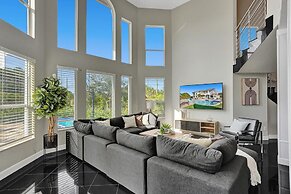 Lavish 8 Br Estate with Pool & Courts