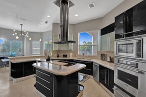 Lavish 8 Br Estate with Pool & Courts