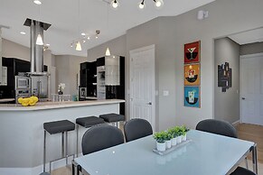 Lavish 8 Br Estate with Pool & Courts