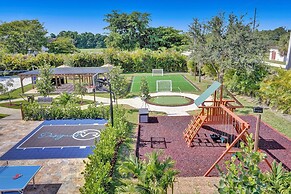 Lavish 8 Br Estate with Pool & Courts