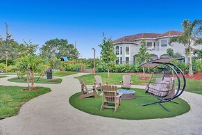 Lavish 8 Br Estate with Pool & Courts