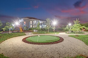 Lavish 8 Br Estate with Pool & Courts