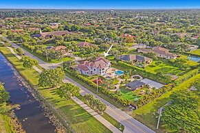 Lavish 8 Br Estate with Pool & Courts