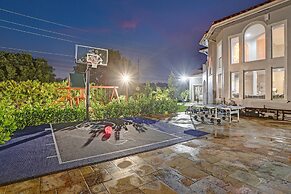 Lavish 8 Br Estate with Pool & Courts