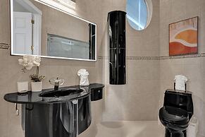 Lavish 8 Br Estate with Pool & Courts