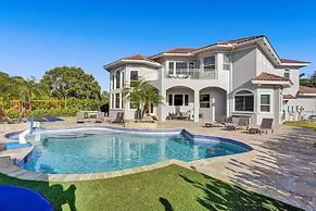 Lavish 8 Br Estate with Pool & Courts