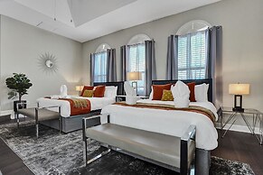 Lavish 8 Br Estate with Pool & Courts