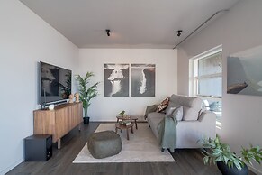 Ocean Breeze Luxury Apartment