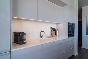 Ocean Breeze Luxury Apartment