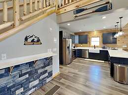 Hilltop Hideaway by Taylor Made Deep Creek