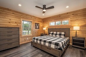 Hilltop Hideaway by Taylor Made Deep Creek
