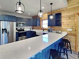 Hilltop Hideaway by Taylor Made Deep Creek
