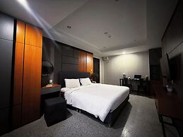 12 The Residence Hotel