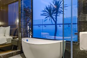 Peninsula Hotel Danang