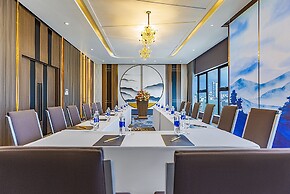 Peninsula Hotel Danang