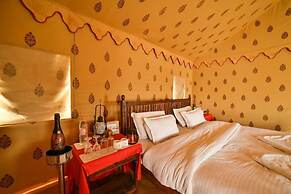 The Captain Desert Camp