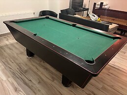 Party Bunker Apartment