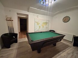 Party Bunker Apartment
