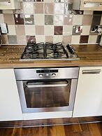 Charming 2-bedroom Apartment Located in Ayr