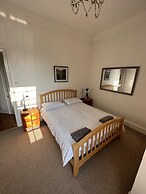 Charming 2-bedroom Apartment Located in Ayr