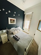 Charming 2-bedroom Apartment Located in Ayr