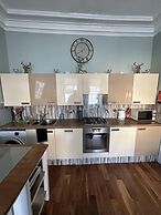 Charming 2-bedroom Apartment Located in Ayr