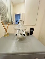 Charming 2-bedroom Apartment Located in Ayr