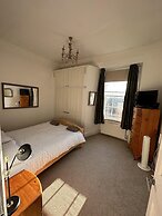 Charming 2-bedroom Apartment Located in Ayr