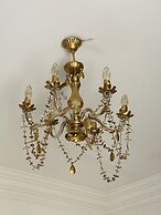 Charming 2-bedroom Apartment Located in Ayr