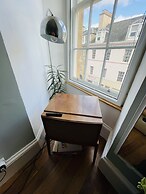 Charming 2-bedroom Apartment Located in Ayr