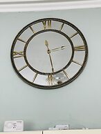 Charming 2-bedroom Apartment Located in Ayr