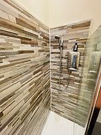 Charming 2-bedroom Apartment Located in Ayr