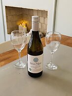 Charming 2-bedroom Apartment Located in Ayr