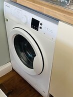 Charming 2-bedroom Apartment Located in Ayr