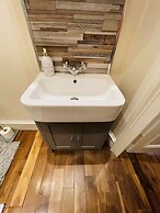 Charming 2-bedroom Apartment Located in Ayr