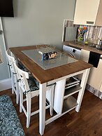 Charming 2-bedroom Apartment Located in Ayr