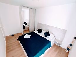 Brand new 3-bed Apartment