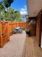 Charming Chalet - Sleep 3/4 & Free Parking