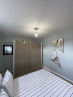 Luxurious Private One Bedroom Apartment