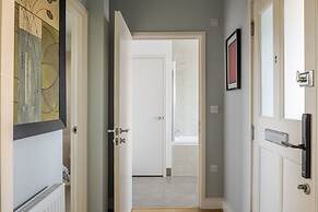Luxurious Private One Bedroom Apartment
