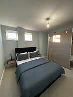 Luxurious Private One Bedroom Apartment