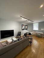 Luxurious Private One Bedroom Apartment