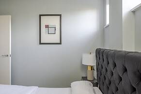 Luxurious Private One Bedroom Apartment