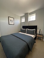 Luxurious Private One Bedroom Apartment