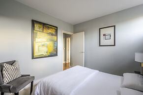 Luxurious Private One Bedroom Apartment