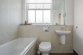 Luxurious Private One Bedroom Apartment