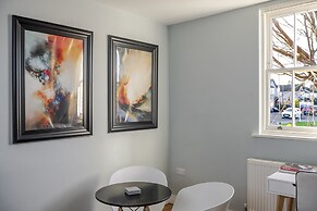 Luxurious Private One Bedroom Apartment